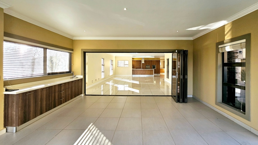 5 Bedroom Property for Sale in Kiepersol Free State
